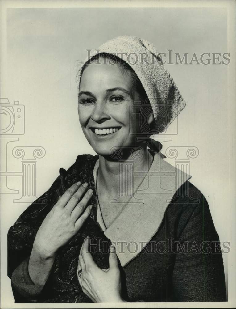 1967 Press Photo Actress Colleen Dewhurst in character dress - Historic Images