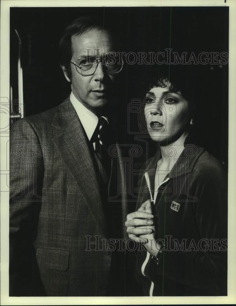 1979 Press Photo Actress Joyce DeWitt in Scene with Co-star - Historic Images