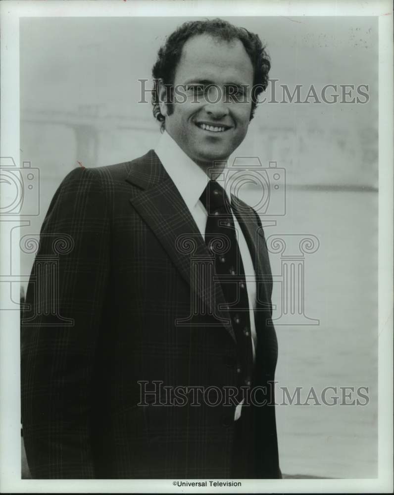 1979 Kevin Dobson is detective Bobby Crocker in "Kojak" - Historic Images