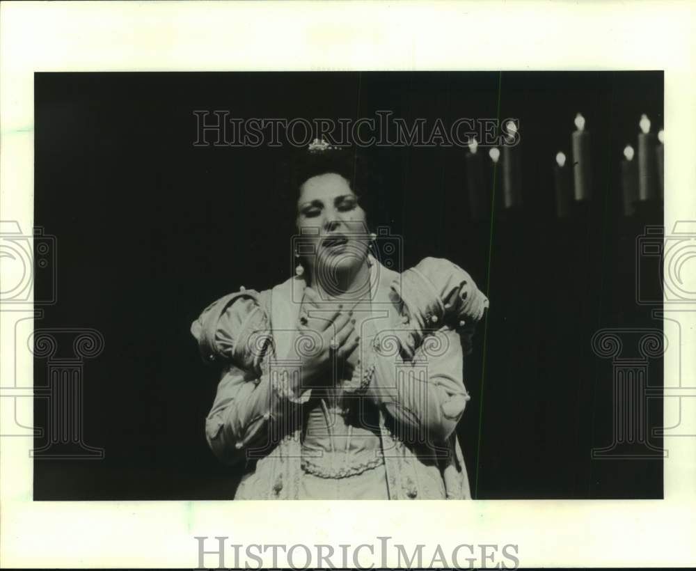 1986 Press Photo Ghena Dimitrova, Soprano, Performs in Opera, Houston - Historic Images