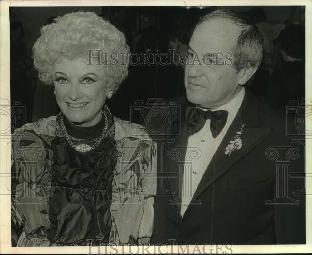 1983 Press Photo Phyllis Diller, Actress and Comedienne with Howard Rose - Historic Images