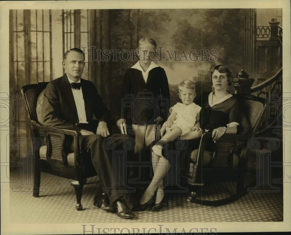 1940 Senator Martin Dies with his wife and two children, Texas - Historic Images
