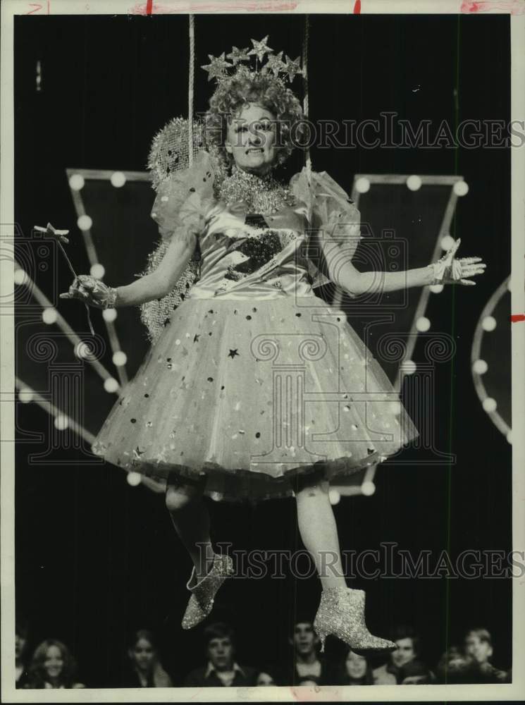 1972 Press Photo Comedian/actress Phyllis Diller as a fairy godmother - Historic Images