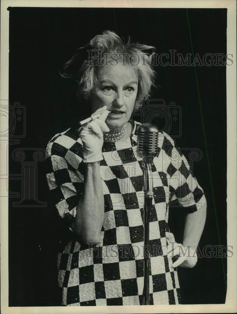 1965 Press Photo  Phyllis Diller Comedian - Historic Images