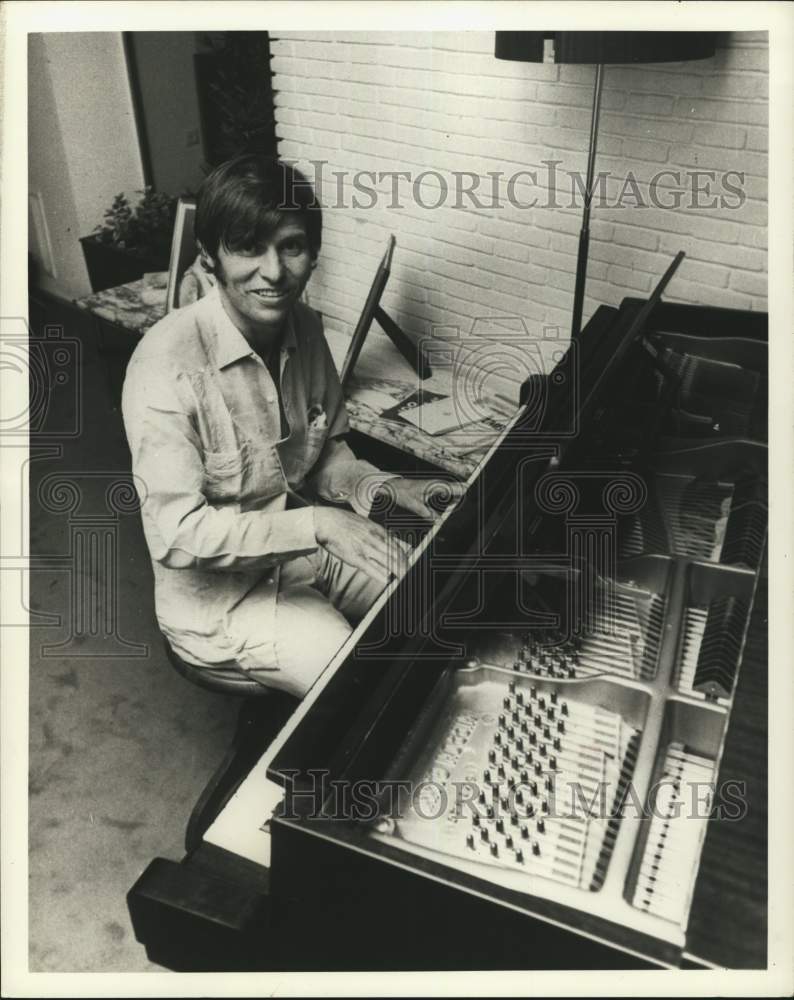 1971 Press Photo Piano player El Cordobes plays grand piano - Historic Images