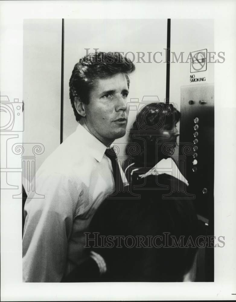 1988 Press Photo Steve Dunlop, anchor for "The Reporters" - Historic Images