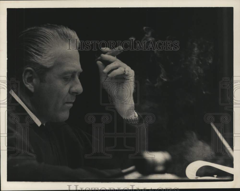 1964 Press Photo Judge Jimmie Duncan Smokes Cigar, Harris County - Historic Images