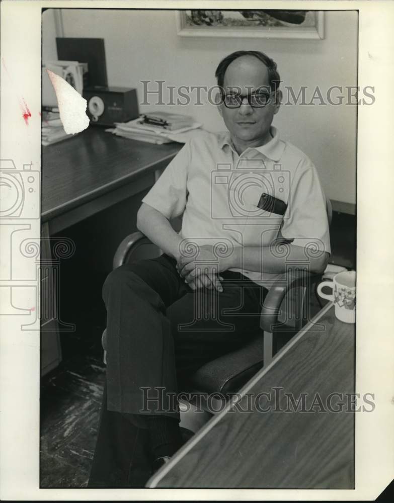 1986 Press Photo Professor Rui J.P. de Figueiredo at Rice University - Historic Images