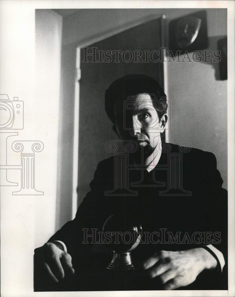 1968 Press Photo Joseph DeLouise - Historic Images