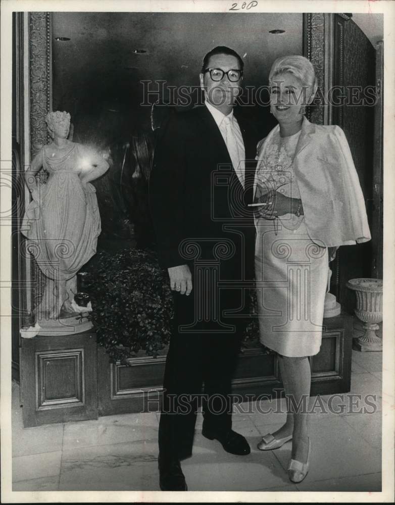 1967 Press Photo George and Betty DeMontrond - Historic Images