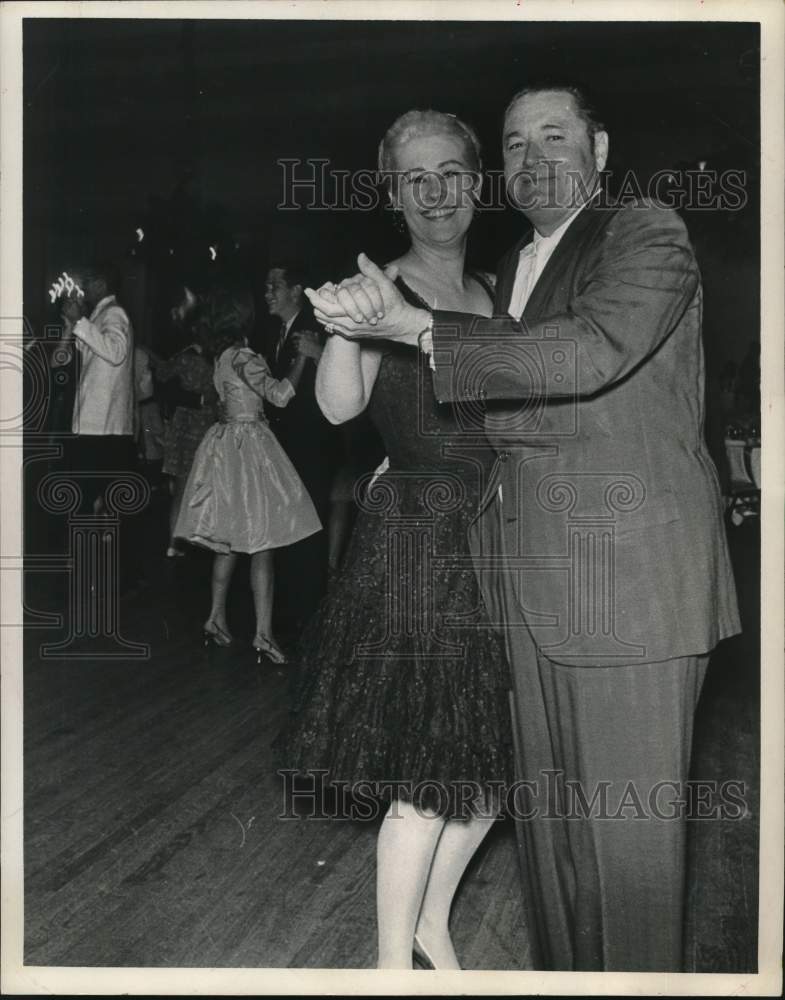 1967 Press Photo Mr. and Mrs. George DeMontrond Jr. Anniversary Waltz - Historic Images