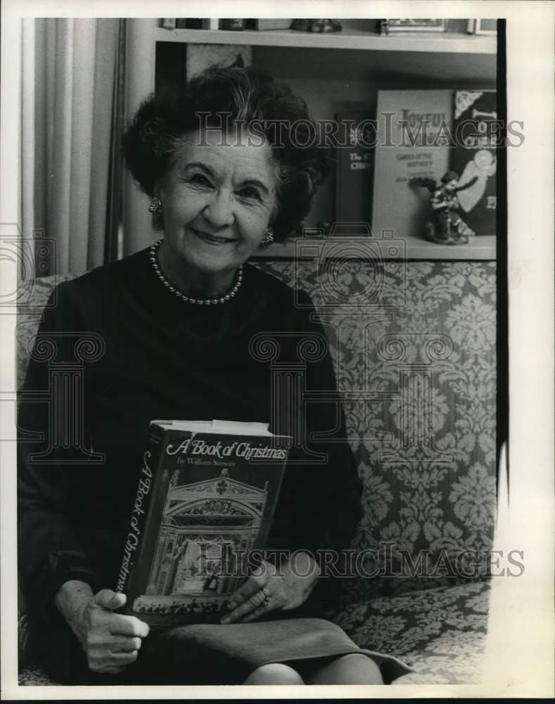 1970 Press Photo Mrs. Winifred Ellis, author of &quot;A Book of Christmas&quot; - Historic Images