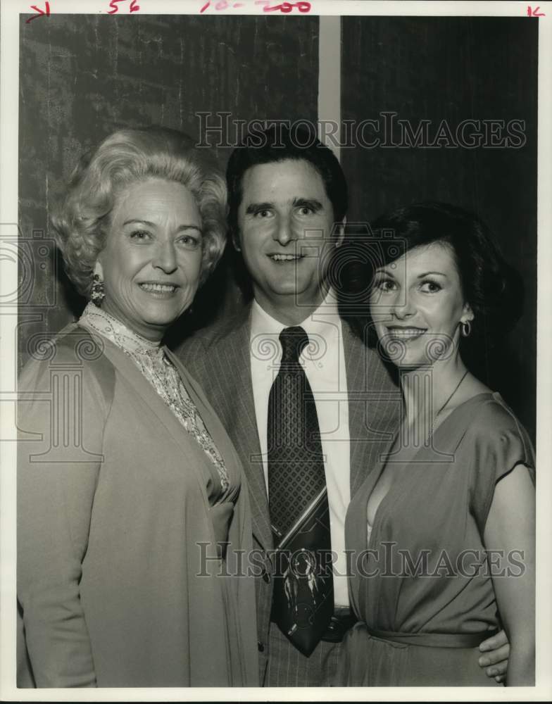 1977 Press Photo Mary Greenwood, Jerry and Sue Deutser - Jack Benny Tournament - Historic Images