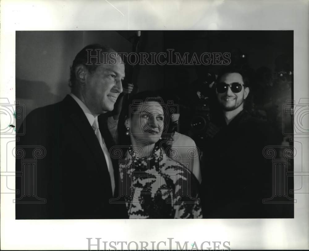1991 Press Photo Fashion designer Oscar de la Renta at event with his wife - Historic Images