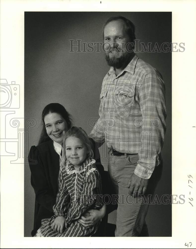 1982 Press Photo Artist Kathy Dodd With Family Lonnie and Amy Dodd, Texas - Historic Images