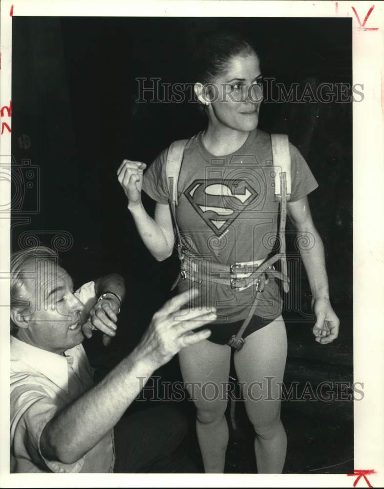 1980 Press Photo Houston Ballet's Laura Feder in harness - Superwoman - Historic Images