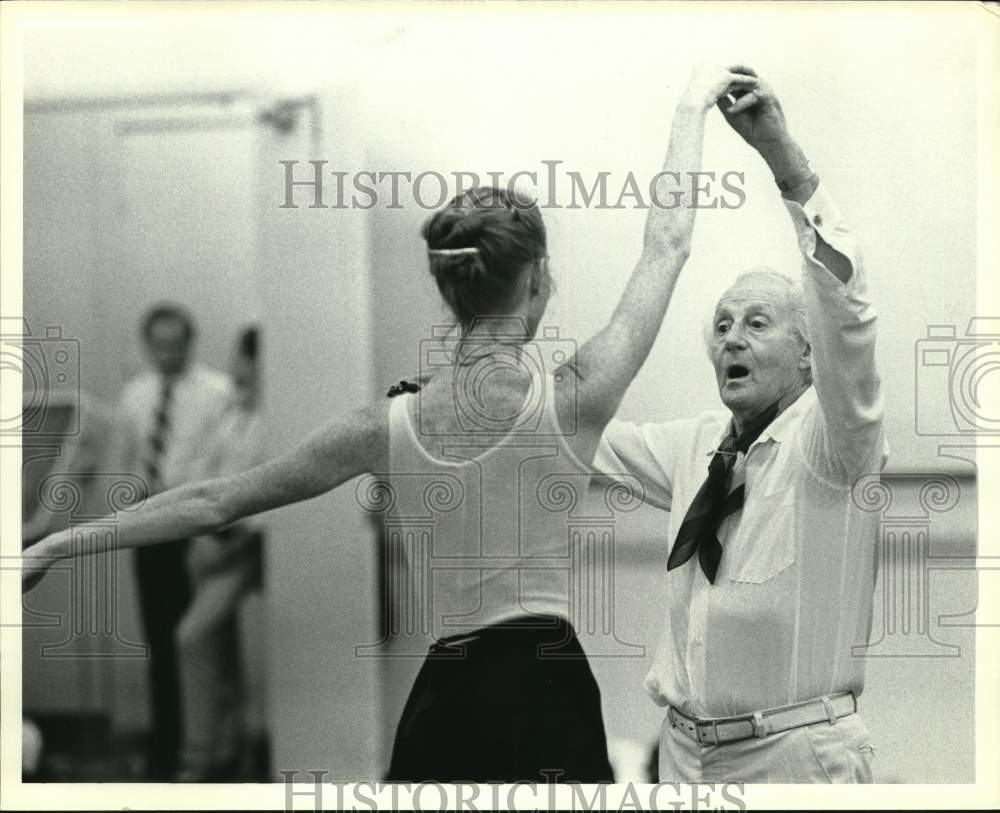 1983 Press Photo Dancers Sir Anton Dolin and Jeanne Doornbos, Houston, Texas - Historic Images