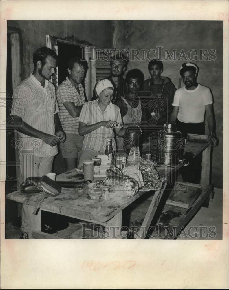 1968 Press Photo Castaways, Guests and Crew of the Thane Eat &quot;Feast&quot; - Historic Images