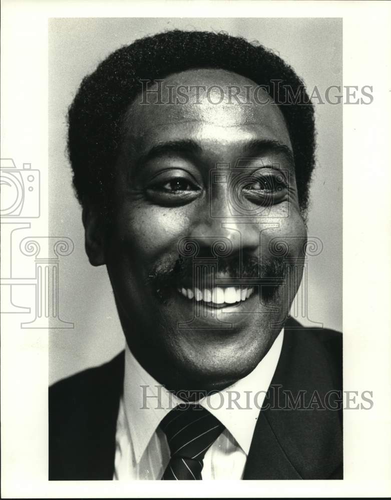 1987 Press Photo Harold Dow, news correspondent, Texas - Historic Images