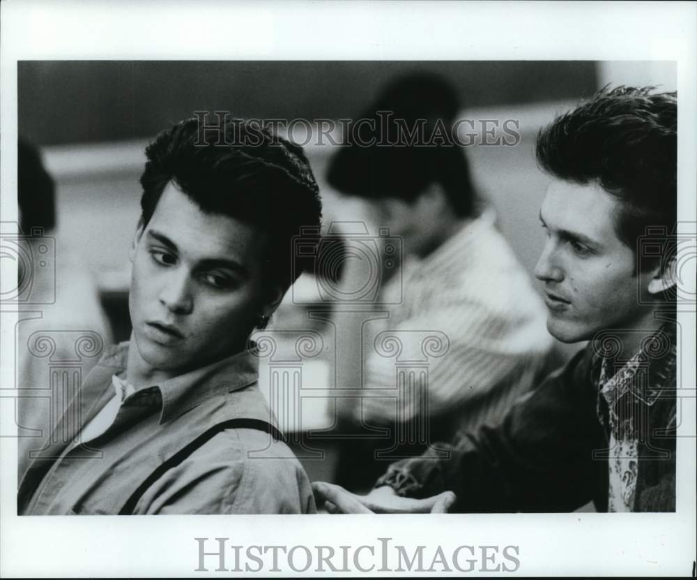 1994 Press Photo Actors Johnny Depp & Geoffrey Blake in "21 Jump Street" episode - Historic Images