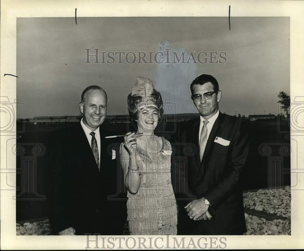 1967 Friendswood Development&#39;s John Turner at Gay Nineties banquet - Historic Images
