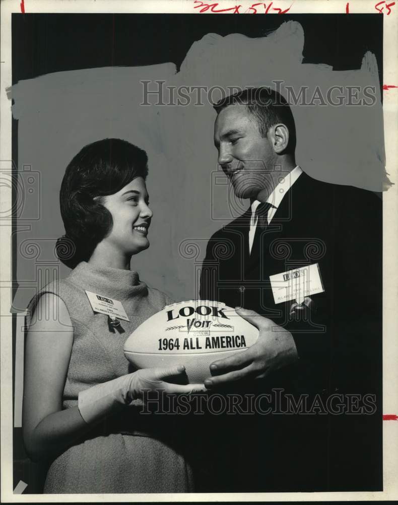 1964 Press Photo Quarterback Jerry Rome, Bluebonnet Bowl Queen Gayle Cochran - Historic Images