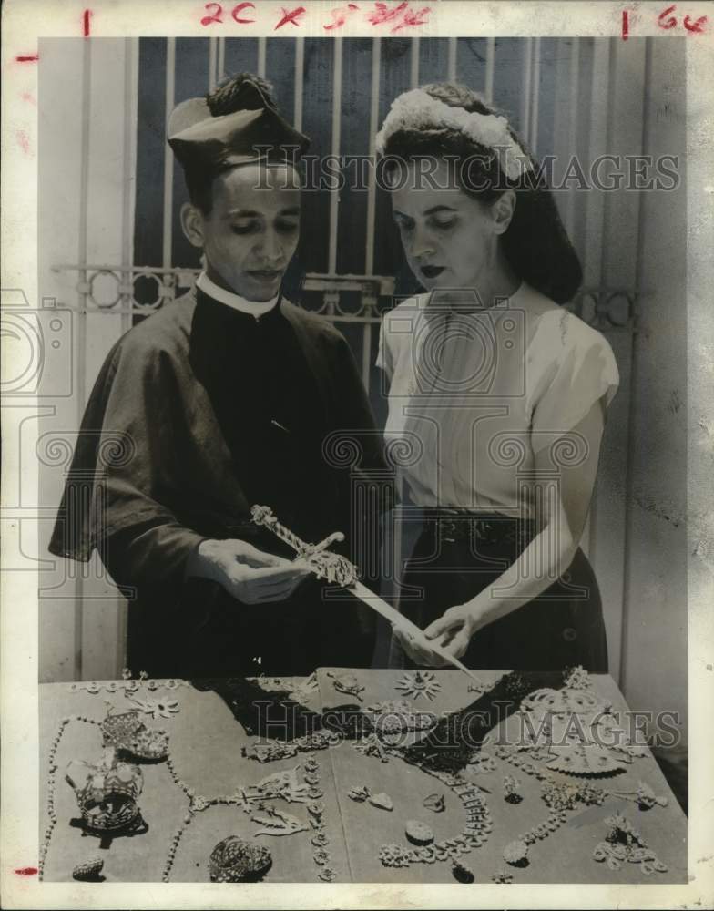 Press Photo Priest and woman examine relics stored at Santo Domingo Cathedral - Historic Images