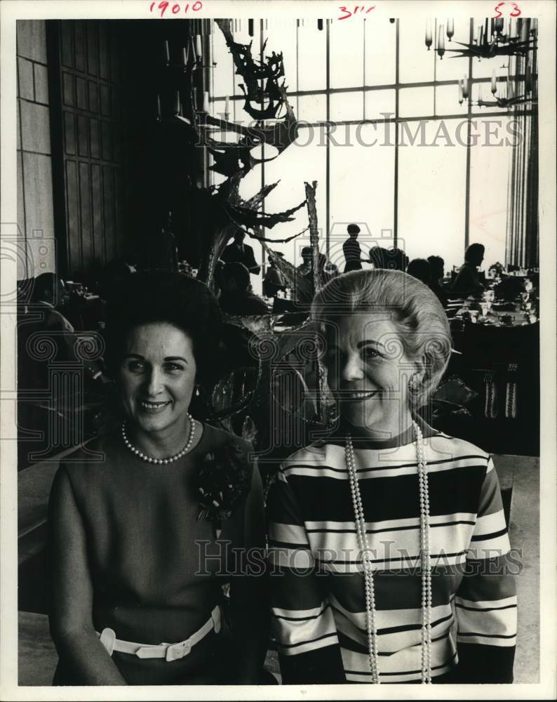 1969 Press Photo Marguerite Craven Sligh and Billie Gardiner at Bridal Luncheon - Historic Images