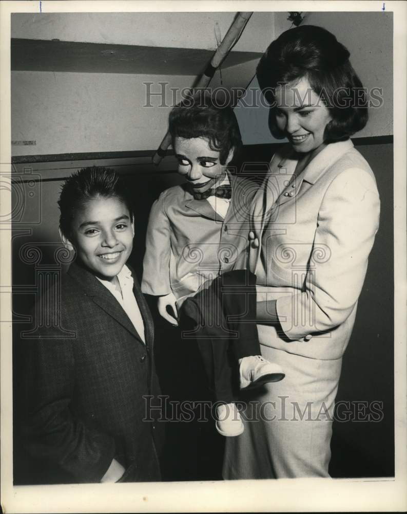 1965 Press Photo Miss America Vonda Kay Van Dyke, &quot;Curly Q&quot; and Jerry Salazar - Historic Images