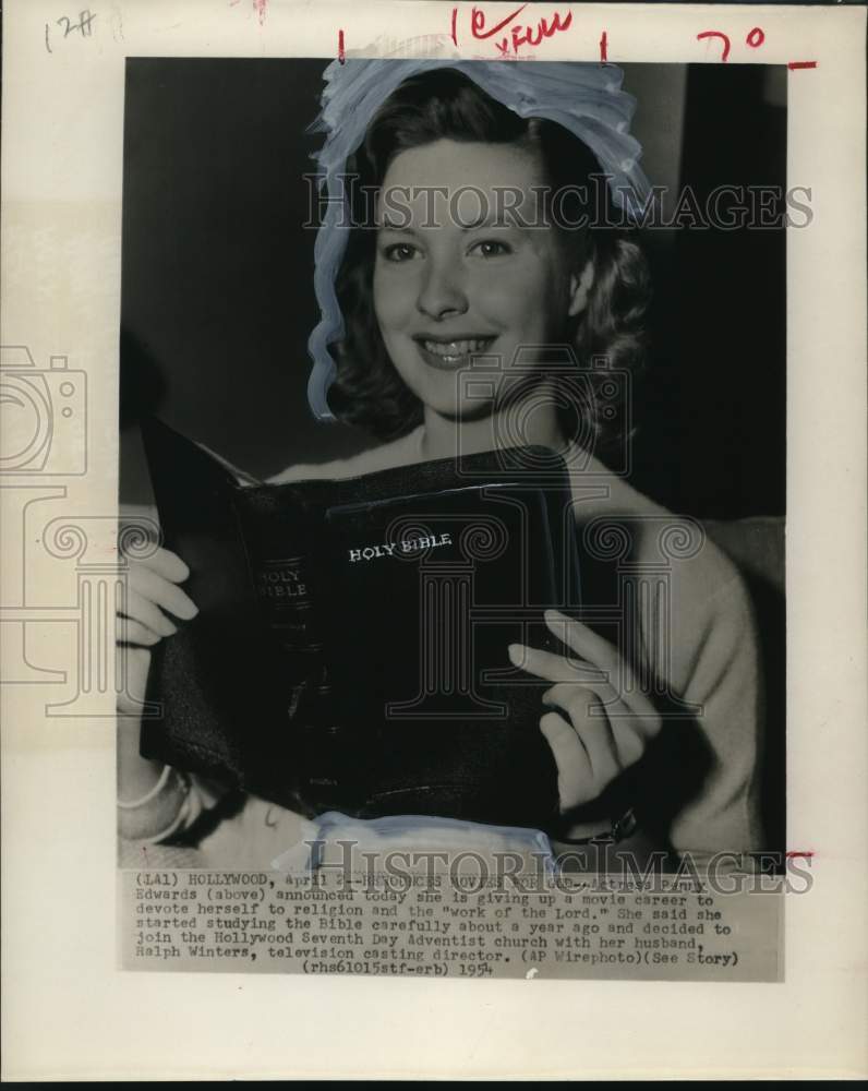 1954 Press Photo Actress Penny Edwards reads Bible, announces retirement - Historic Images