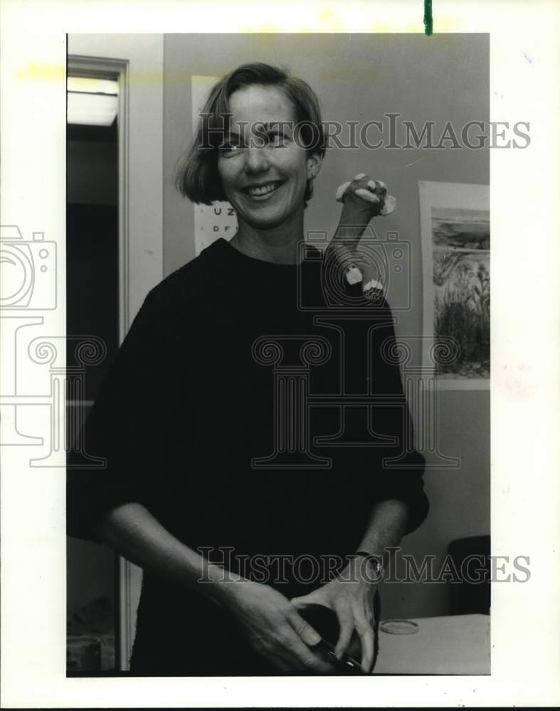 1986 Press Photo Janie Geiser teaches Satori School students puppetry; Galveston - Historic Images