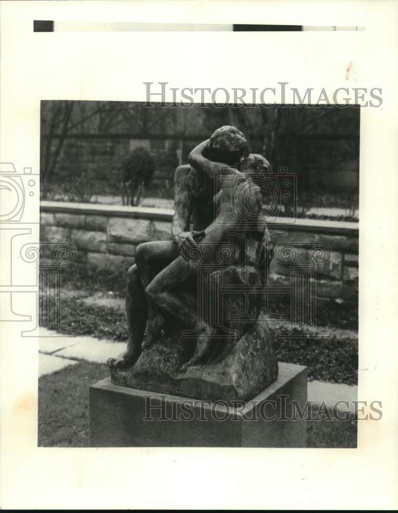 1984 Press Photo Auguste Rodin's sculpture "The Kiss" - Historic Images