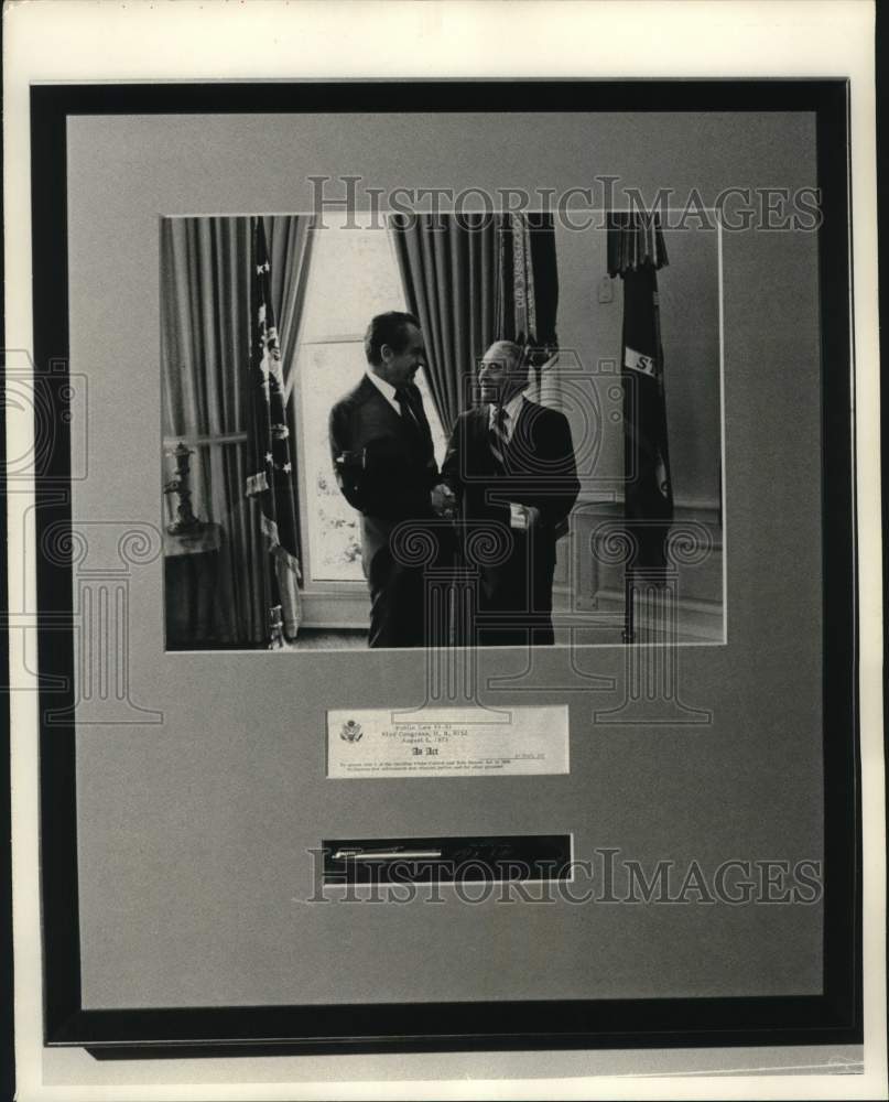 1974 Press Photo Representative Peter Rodino shakes hands with the President - Historic Images