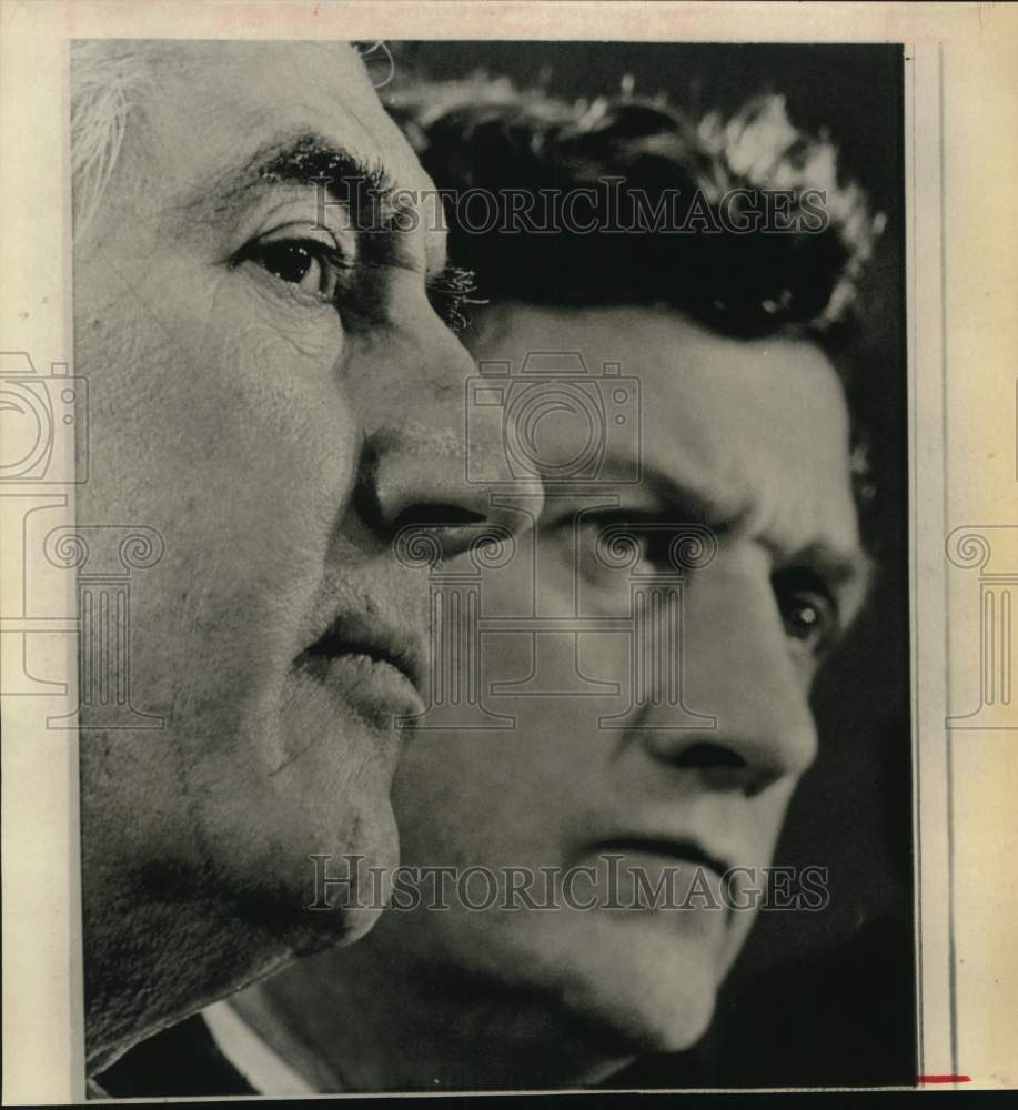 1974 Press Photo Rep. Peter Rodino, chief counsel John Doar consider response - Historic Images