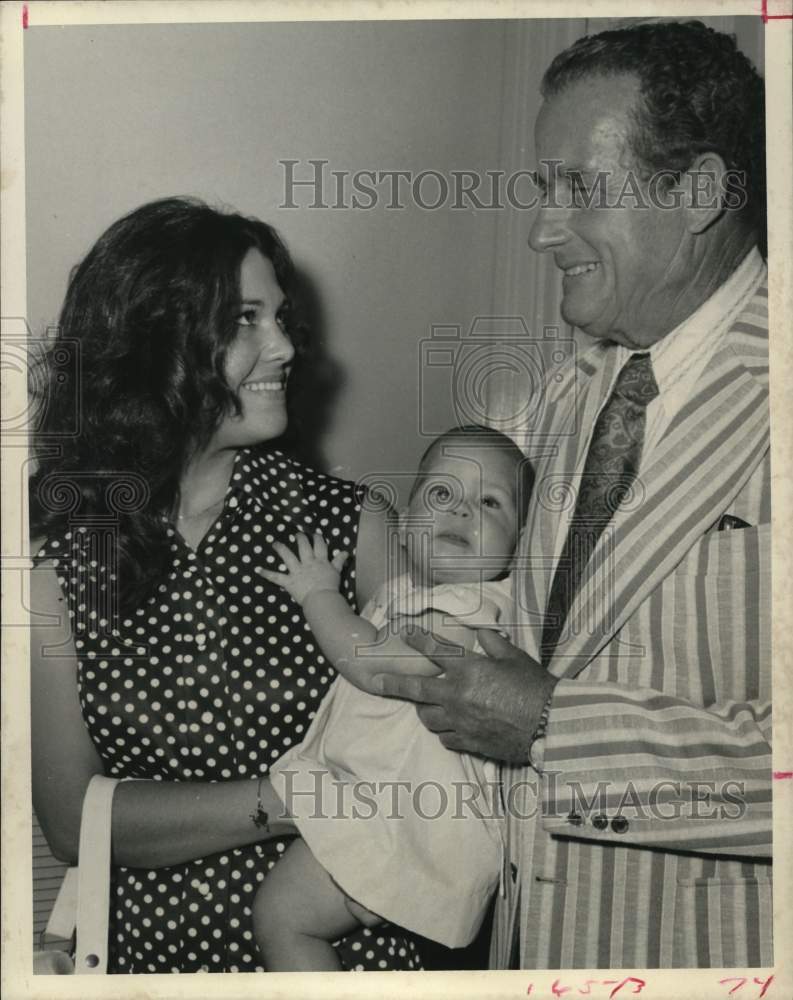 1974 Press Photo Mrs. Jerry L. Riley and Daughter and Leroy Giloger, Houston - Historic Images