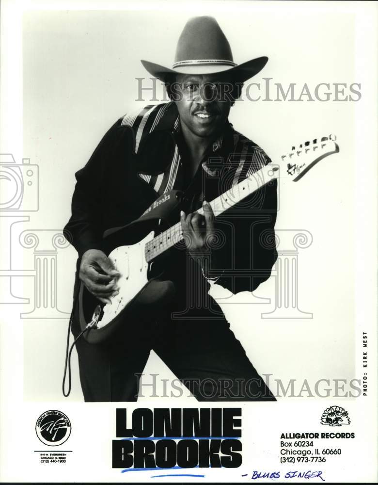 1993 Press Photo Blues singer Lonnie Brooks plays his guitar - Historic Images