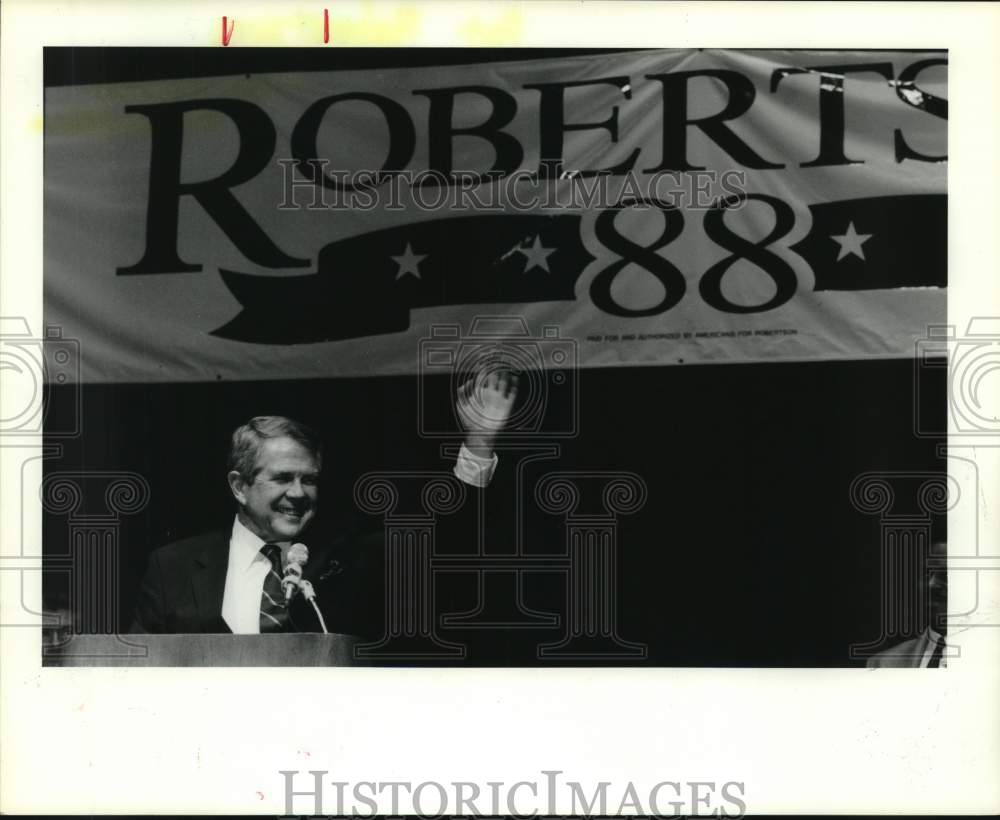 1988 Press Photo Presidential candidate Pat Robertson at rally - Historic Images