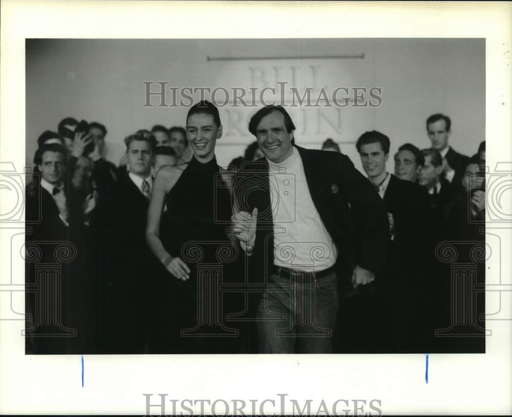 1989 Press Photo Designer Bill Robinson with group after show, Plaza, New York - Historic Images