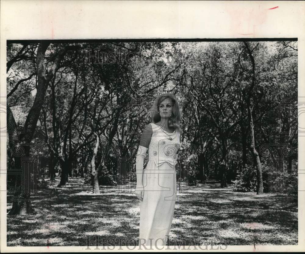 1967 Press Photo Bonnie Robinson, &quot;judges like a dress with a waistline&quot; - Historic Images