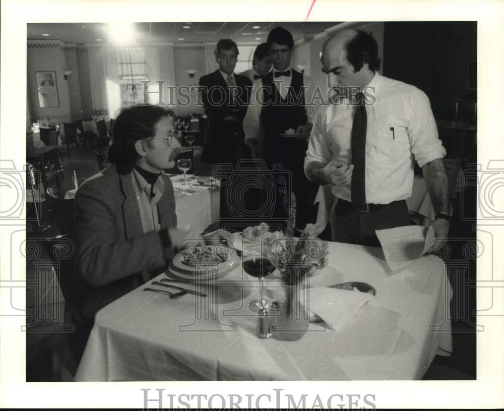 1986 Press Photo Dr Red Duke, director Bob Nesson, Ronald K Neeley, Texas - Historic Images