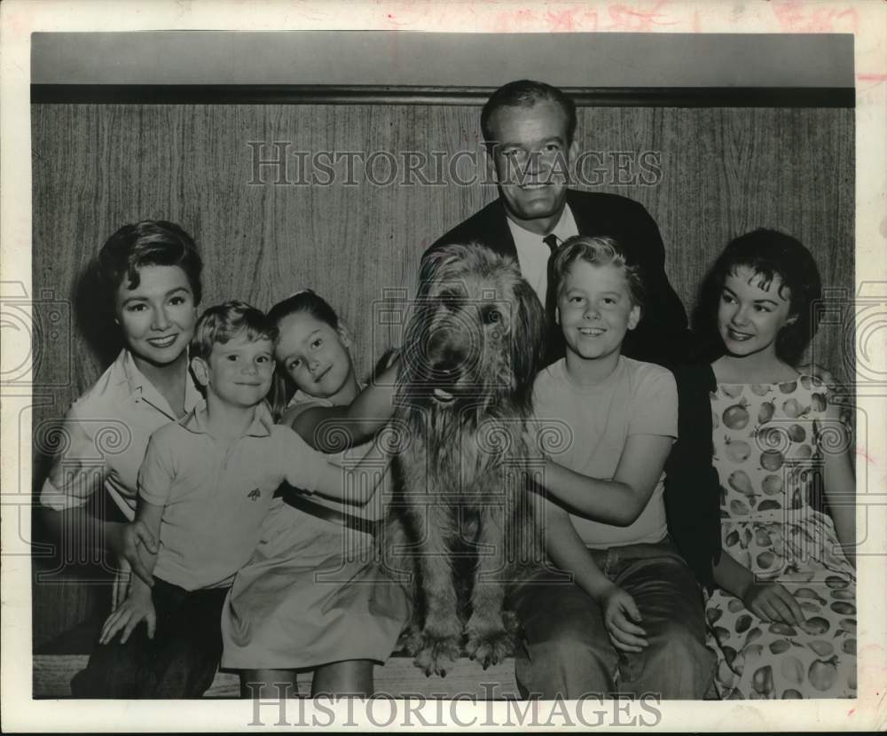 1960 TV actor Andrew Duggan with group of co-stars-Historic Images