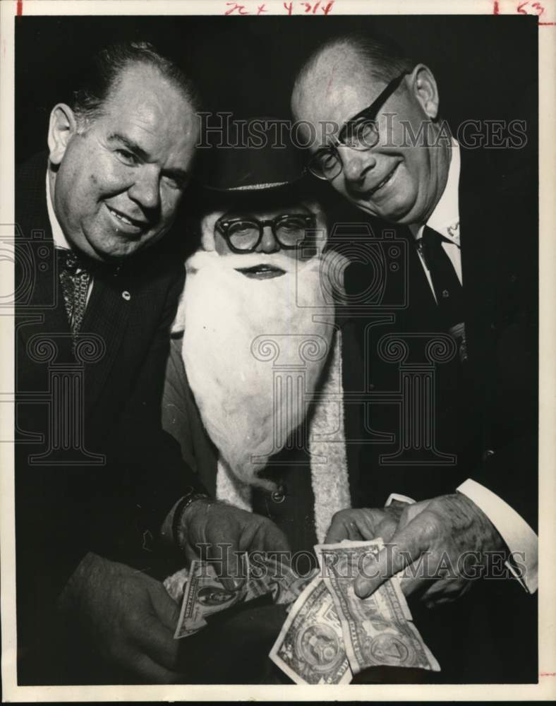 1963 Goodfellow volunteers with "Santa" Houston Farm and Ranch Club-Historic Images