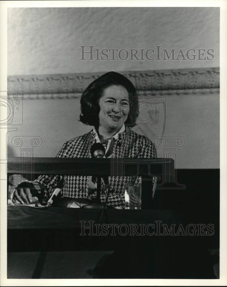 1974 Press Photo Nancy Hanks, chairman of the National Endowment for the Arts - Historic Images