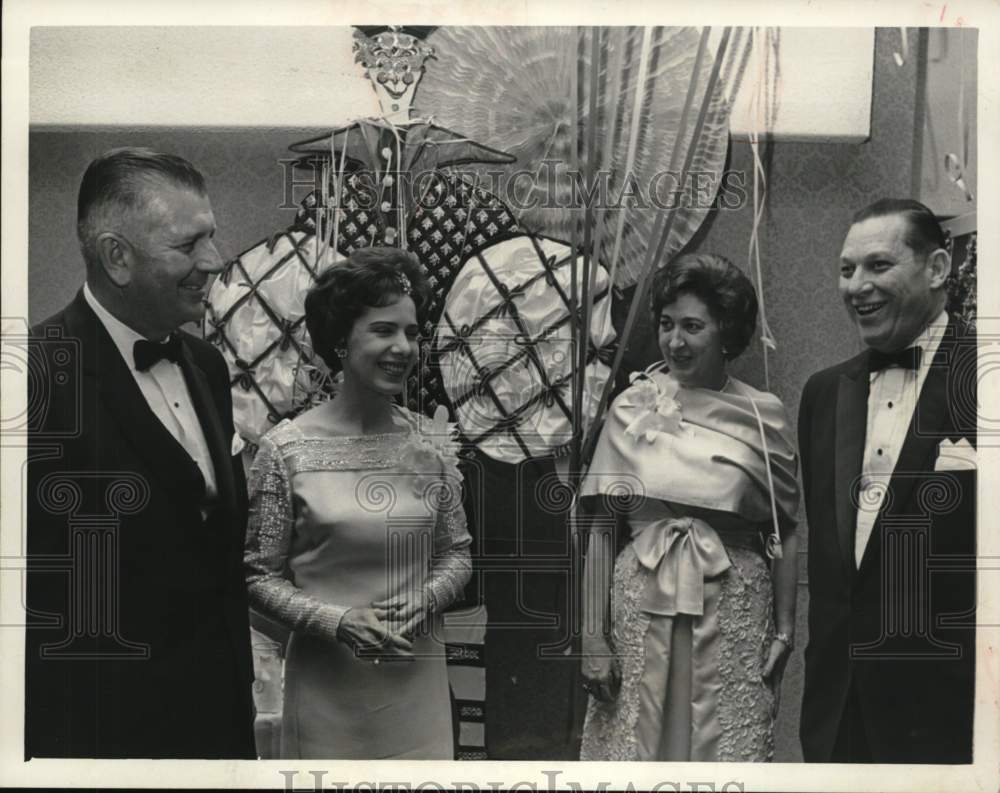 1966 Press Photo The John Johnstons, the Ike Hoskins - Petrol Club Ball, Houston - Historic Images