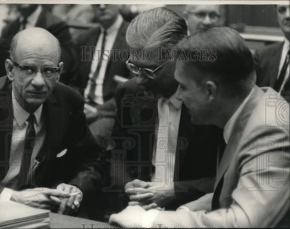 1964 Sam Hoover consults with Jones and Burnett at trial-Historic Images