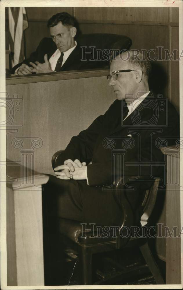 1959 Sam Hoover in witness stand - Houston attorney-Historic Images