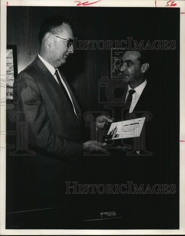 1966 Horace Hockensmith with plaque from Mr Luis de la Reguera.-Historic Images