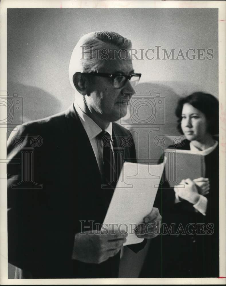 1969 Dr. Phillip Hoffman answers demands, Texas-Historic Images