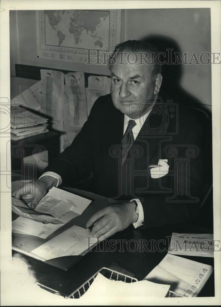 1965 Sunday Times correspondent Richard Hughes-Historic Images