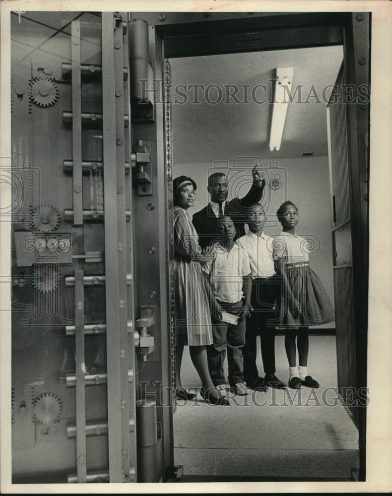 1963 Riverside Bank president Edward Irons shows vault to pupils-Historic Images